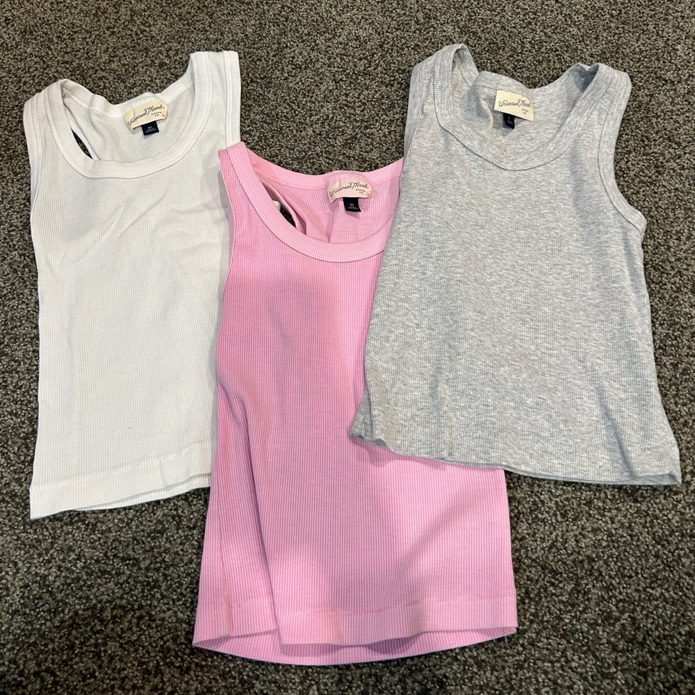 Lot of 3 universa threads tanks